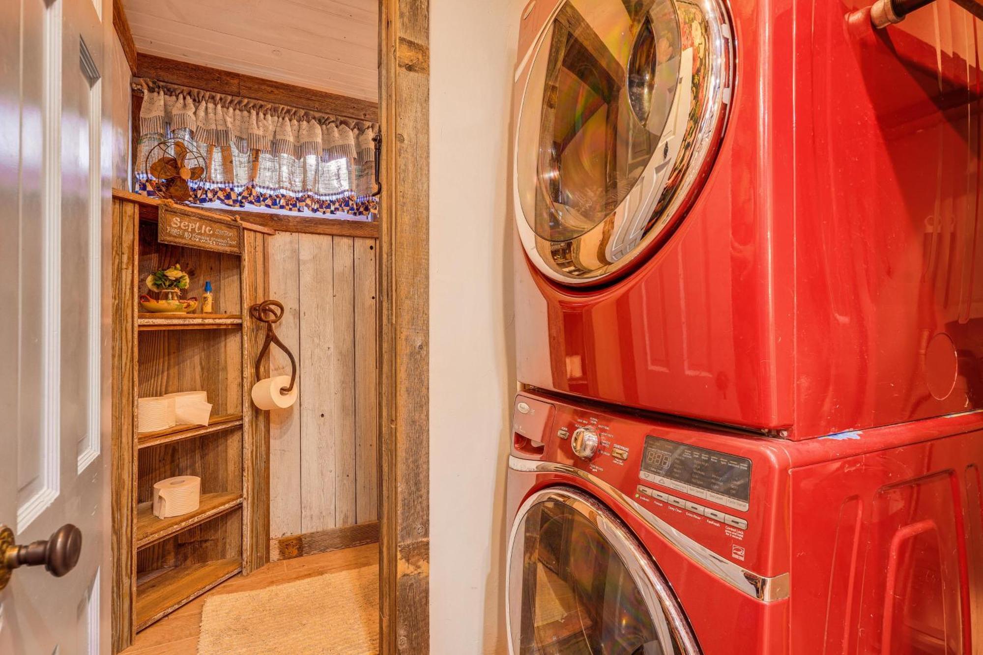 Pet-Friendly Wimberley Cabin With Fire Pit And Hot Tub Eksteriør bilde