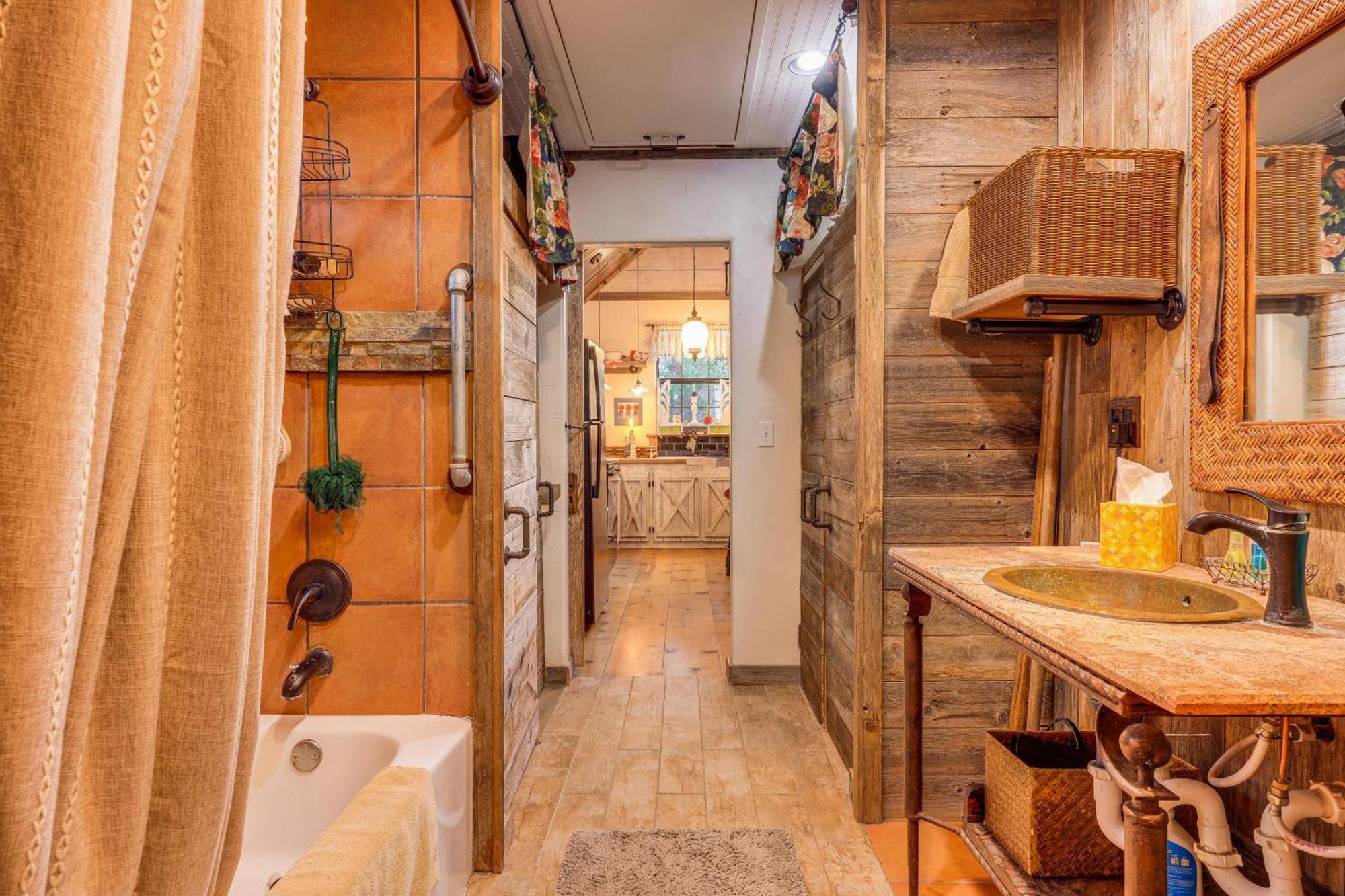Pet-Friendly Wimberley Cabin With Fire Pit And Hot Tub Eksteriør bilde