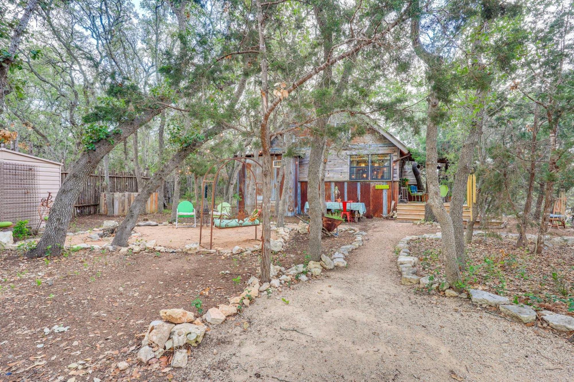 Pet-Friendly Wimberley Cabin With Fire Pit And Hot Tub Eksteriør bilde